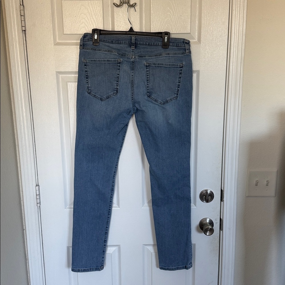 Men’s Amazon Essentials Jeans - Picture 2 of 5